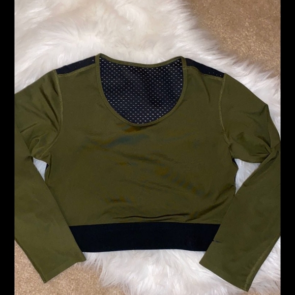 Nike crop top - Picture 1 of 3